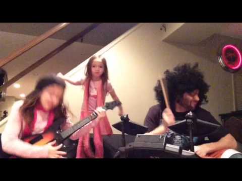 Mucky Pup Little Pigs Video