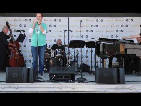 She loves me. "Tonight At 8"