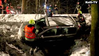 preview picture of video '31.12.2014: Autobergung am Silvesterabend in St. Marienkirchen'