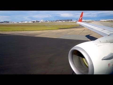 Qantas Boeing 737-800 takeoff from Melbourne Airport (new livery) Video