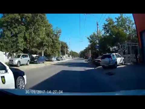 Masina politiei merge cu viteza excesiva fara motiv