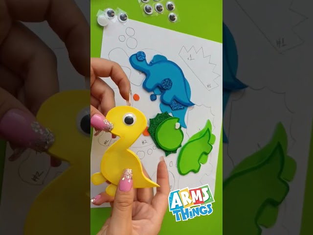 Vídeo relacionado con Uniclife Porta Tarjetas plástico de identificación con diseño dinosaurio dibujos animados, mosquetón retráctil y correa cordón desmontable Protector vertical tarjetas mujeres Enfermera Profesora