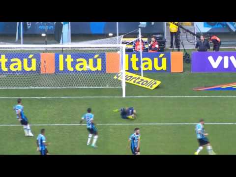 O gol de Alexandre Pato para o São Paulo contra o Grêmio pela 25ª rodada do Brasileirão 2015