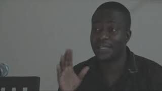 Le Prof. David Ekue DOSSEH expose  sur le thème : « Pour un Togo démocratique : Enjeux et défis »