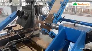 Máy tiện gỗ CNC