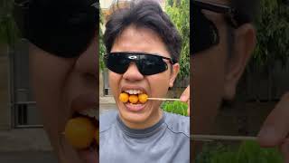 Download lagu Kind Grandpa Eats Candy 🤏🏻🥳🍡🤏🏻Skewers and the Funny Ending 861288265🤩 #shorts mp3