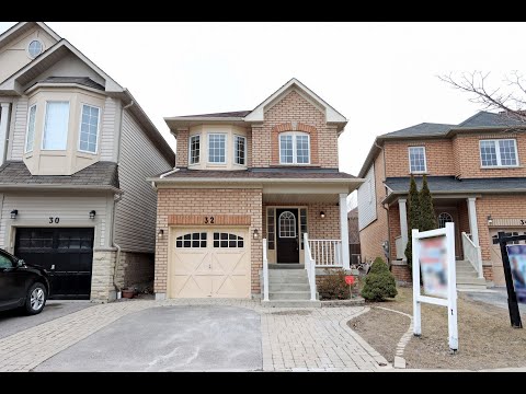 32 Bettina Pl, Whitby