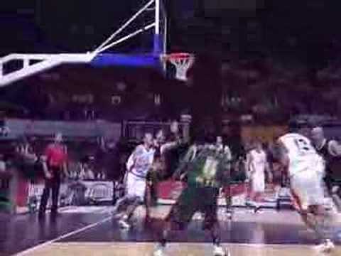 30 19-02-08 BCO-Kiev - Flitsende actie en score van Sam Van