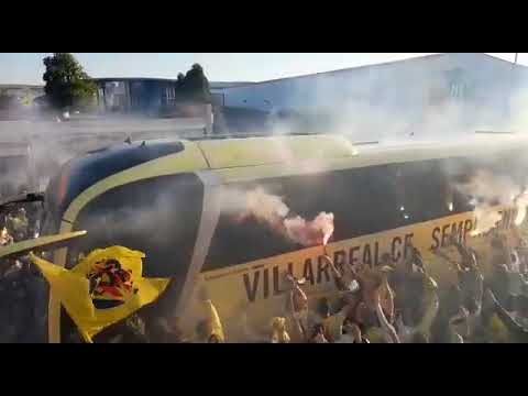 Bengaleo of Villarreal Fans in the welcome to the team  Villarreal CF Bayern 04:06:2022