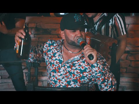 Andamos al Millón - Roberto Junior y Su Bandeño