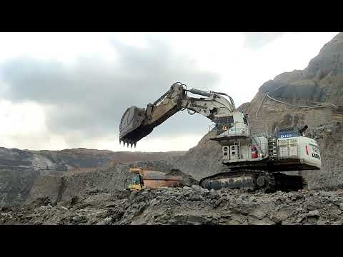 Liebherr r9200 and Komatsu HD785-7 loading material under high slope.