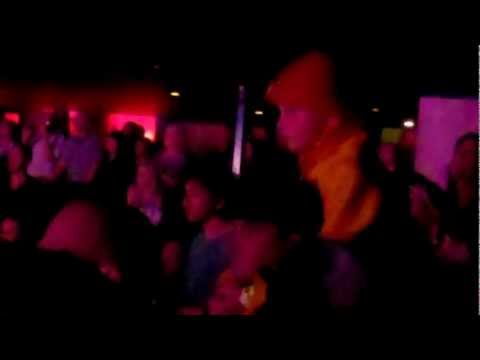 Young Spud Sings Along to DEVO performing 