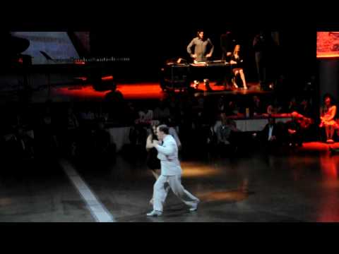  Sebastian Missé  and  Andrea Reyero  are  dancing  to  the  tango  "  Pura Clase  "