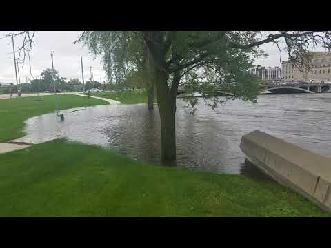 Cedar Rapids major flooding between 2nd and 3rd Avenue  September 25 2018