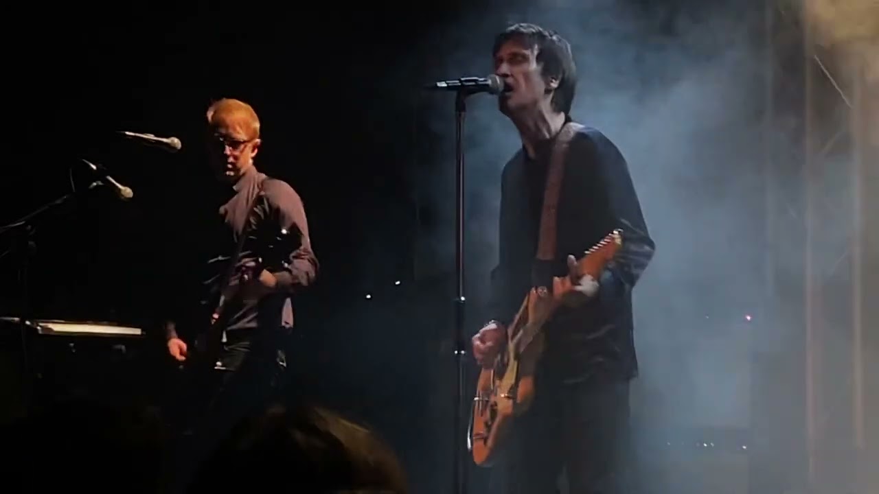 Johnny Marr - Easy Money - 2022/04/01 - Gloucester Guildhall
