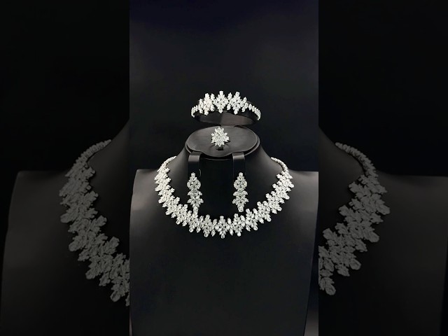 طقم زيركون فضي أنيق بإصدار خاص دقة الماس 5 قطع بضمان على اللون