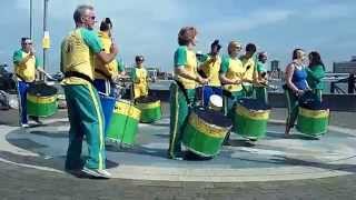 preview picture of video '2014 04 12 fun in the sun at Gosport Ferry Gardens busk'