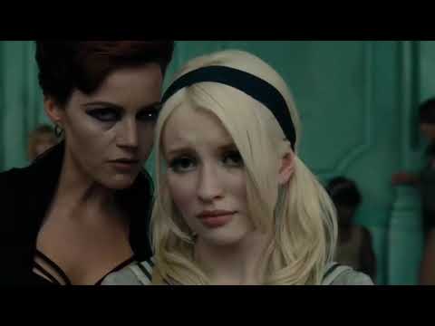 Emily Browning  ( Sweet Dreams) (video musical)