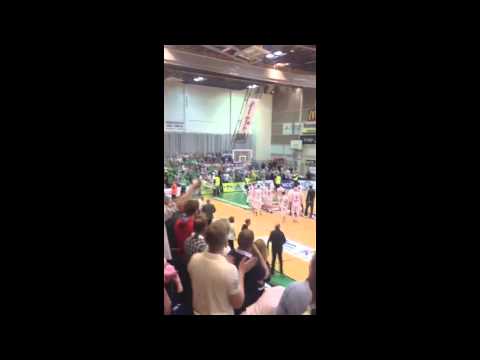 4. finaali KTP-Bisons ja tunnelmapaloja katsomon puolelta