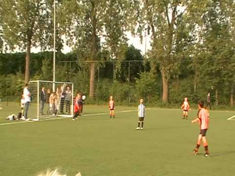 13 mei 2011 Hercules F4 - VV De Meern F7 3-2 redding Jens
