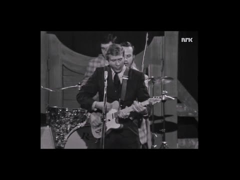 Buck Owens & Don Rich Playing the Same Guitar, 1969