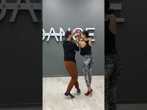 Arda & Simge Salsa On2 Class