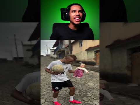 Mavie Jogando Futebol Com o Papai
