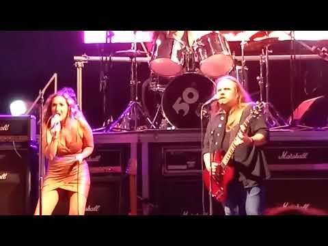 P.MOBIL + Tunyogi Bernadett : Te és Én  2024. 08. 20.  Csepel, Daru-domb