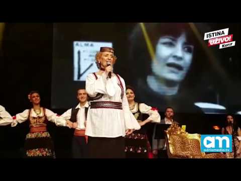 BAKA MILKA SE ODUŠEVILA PEVAČICOM: Lepa Lukić ugostila Trampovu dadilju pre koncerta!