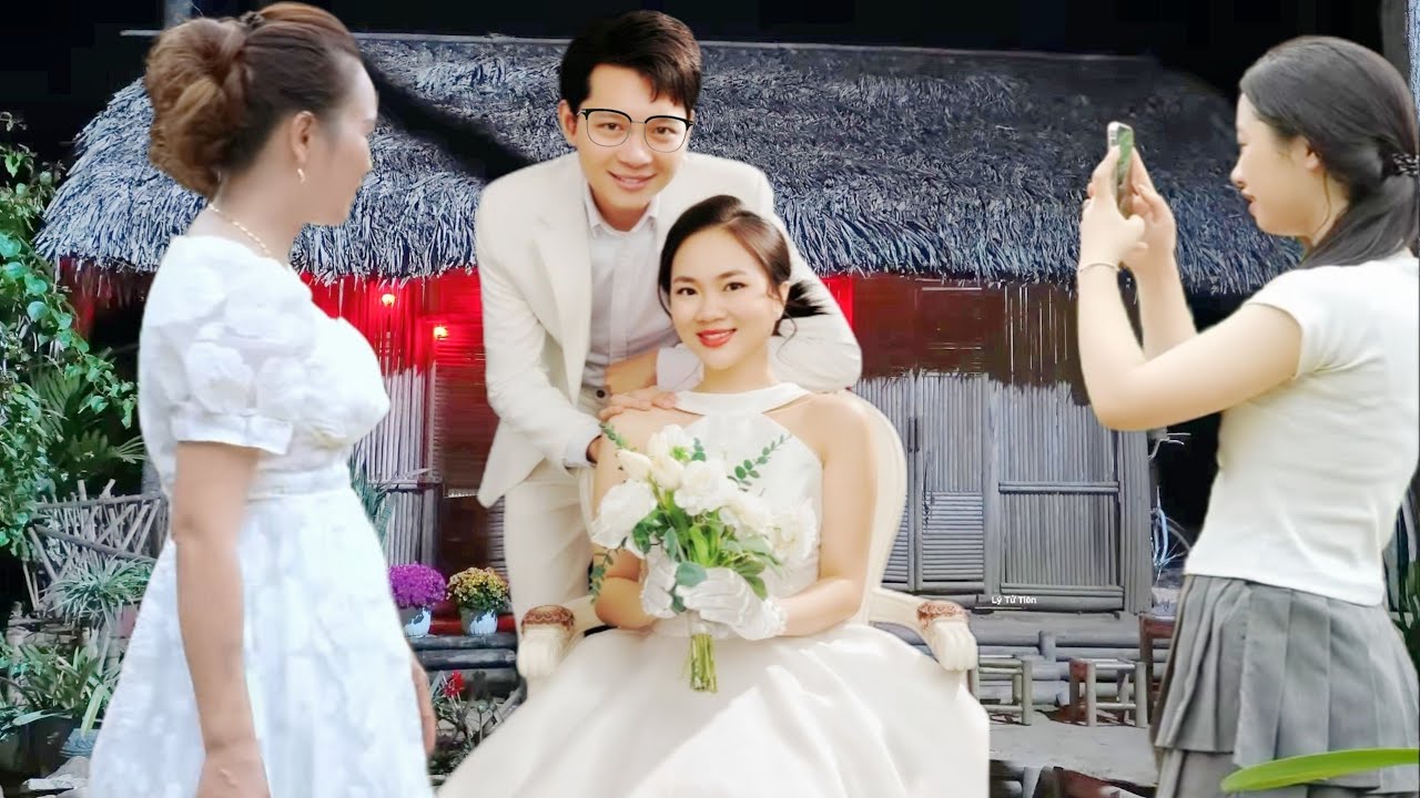 Jack and Tu Tien took souvenir photos with their mother before the wedding day
