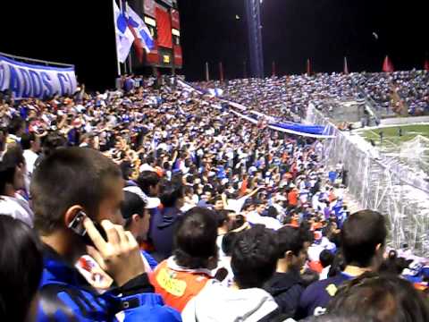 "Vamos a salir campeones de la Libertadores" Barra: Los Cruzados &bull; Club: Universidad Católica