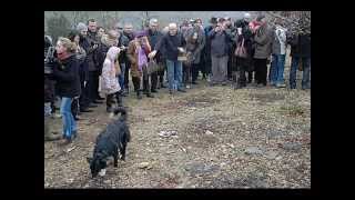 preview picture of video 'Saint-Cyprien, Dordogne : autour du noisetier, la recherche des truffes (2012)'