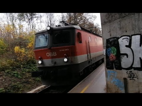 Die 1144 063 mit kurzem Güterzug auf der Summerauerbahn