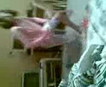 media botella de bacardi y un redbull