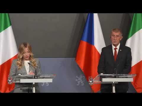 Premiér Andrej Babiš vítá italskou premiérku Giorgiu Meloniovou v Praze