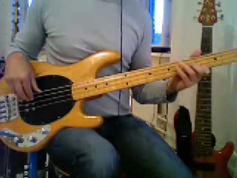 L95 Finger funk bass groove in Em