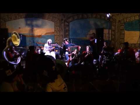 S'Chochä & Rigischränzer - Mythenlied (Schwyzerörgeli & Guggenmusig)