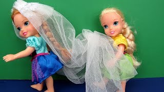 Wedding VEIL problem ! Elsa and Anna toddlers - beautiful gown - dress up mess