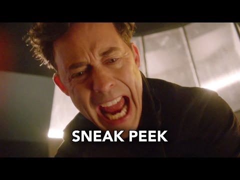 The Flash 2x21 Sneak Peek #2 "The Runaway Dinosaur" (HD)