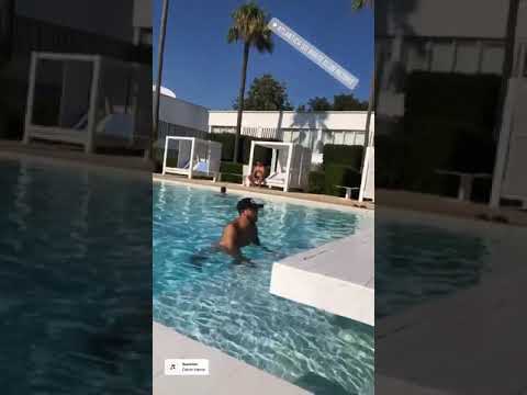 Bautheac στην πισίνα