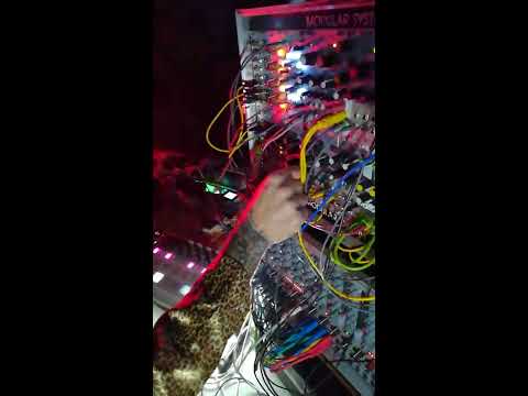 Logic L.F.O aLive Act - Saint Glin-Glin - Eurorack Modular - Electric Techno Improvisation