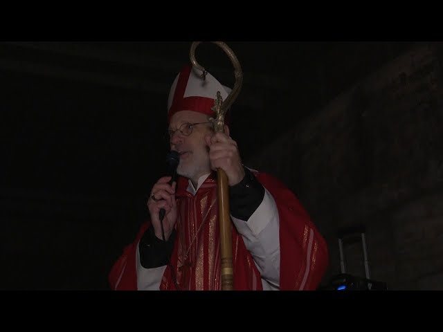 Nikolausfeier für Obdachlose unter der Deutzer Brücke mit Weihbischof Puff