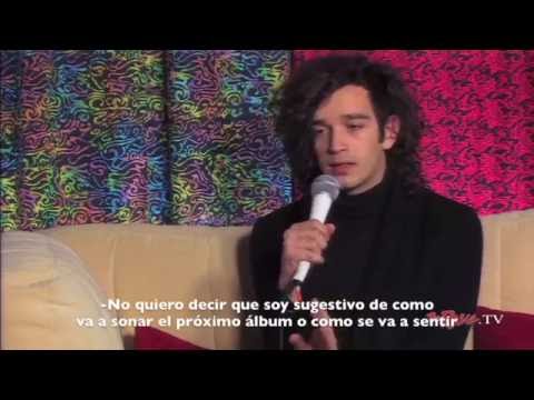 Entrevista con Matty Healy en The Rave TV (subtitulada al español)