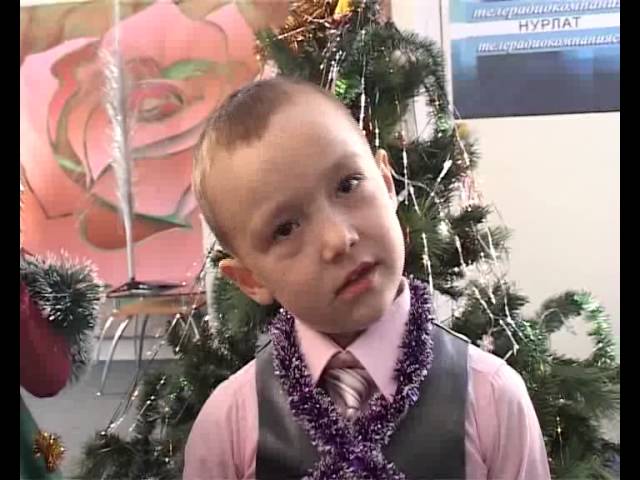 Новогодние игрушки … детки… и хлопушки.  