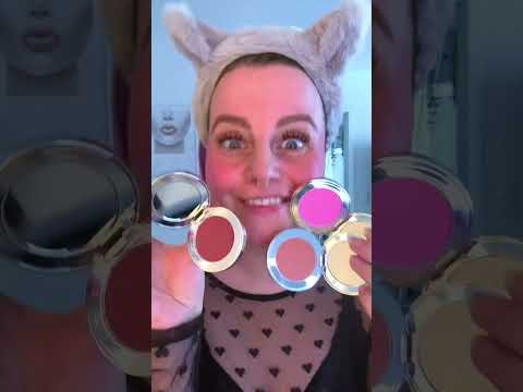 Wisst ihr wem die Produkte gehören ? 👀💖 🐺 #fy #makeup #unterhaltung #fyp #wow #paulawolf #lustig