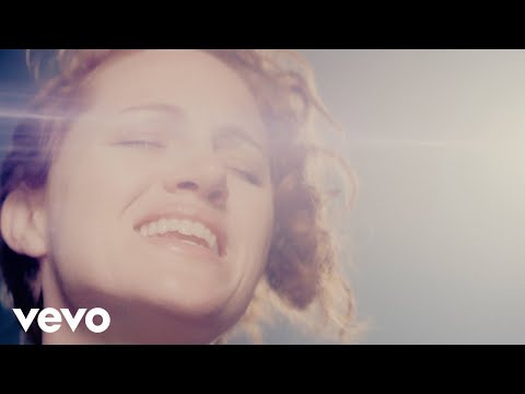 Menna - Alive (Official Video)