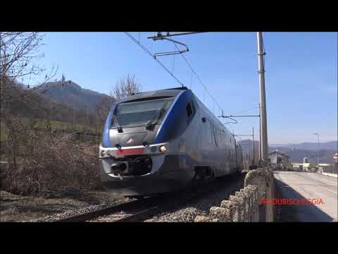 DUE TRANSITI POMERIDIANI DI TRENI REGIONALI A ROBILANTE. (CN) DOM.  21 - 3 - 2021.