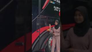 Download lagu STORY'WA BUS PARIWISATA MODEL CEWEK#shorts #storywa mp3