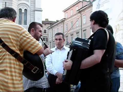 BORA DUGIĆ I BOBAN PRODANOVIĆ-TOMICINO KOLO (VEZBANJE)