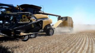 preview picture of video 'Harvesting with the Trufab Chaff Cart - 2011'